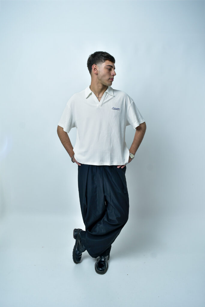 remera polo blanca
